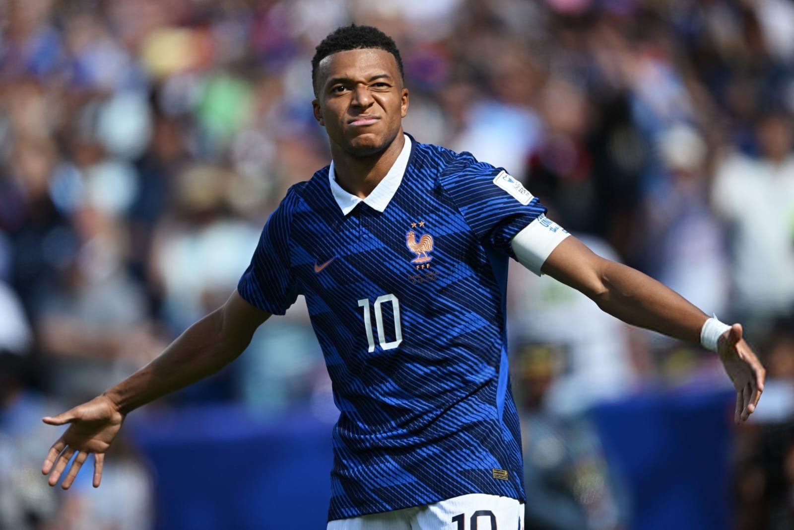LA FRANCIA DE MBAPPÉ DOMINA A SENEGAL